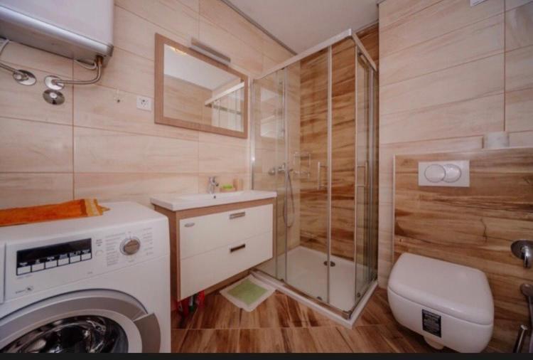 Vila V Lux Apartments Petrovac Exteriör bild