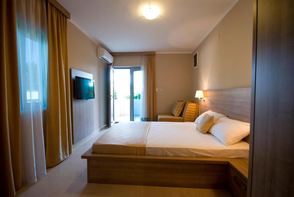 Vila V Lux Apartments Petrovac Rum bild