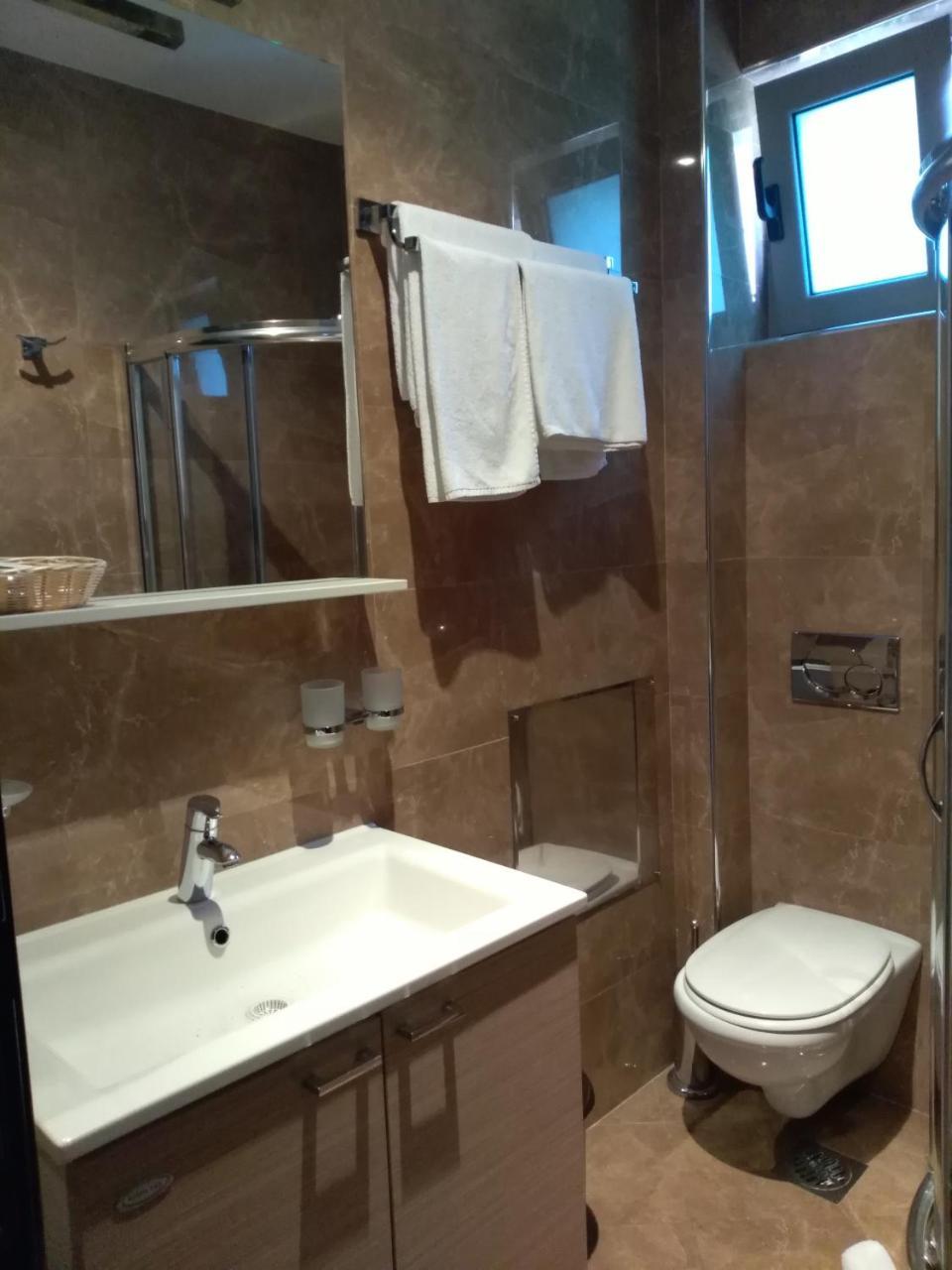 Vila V Lux Apartments Petrovac Exteriör bild