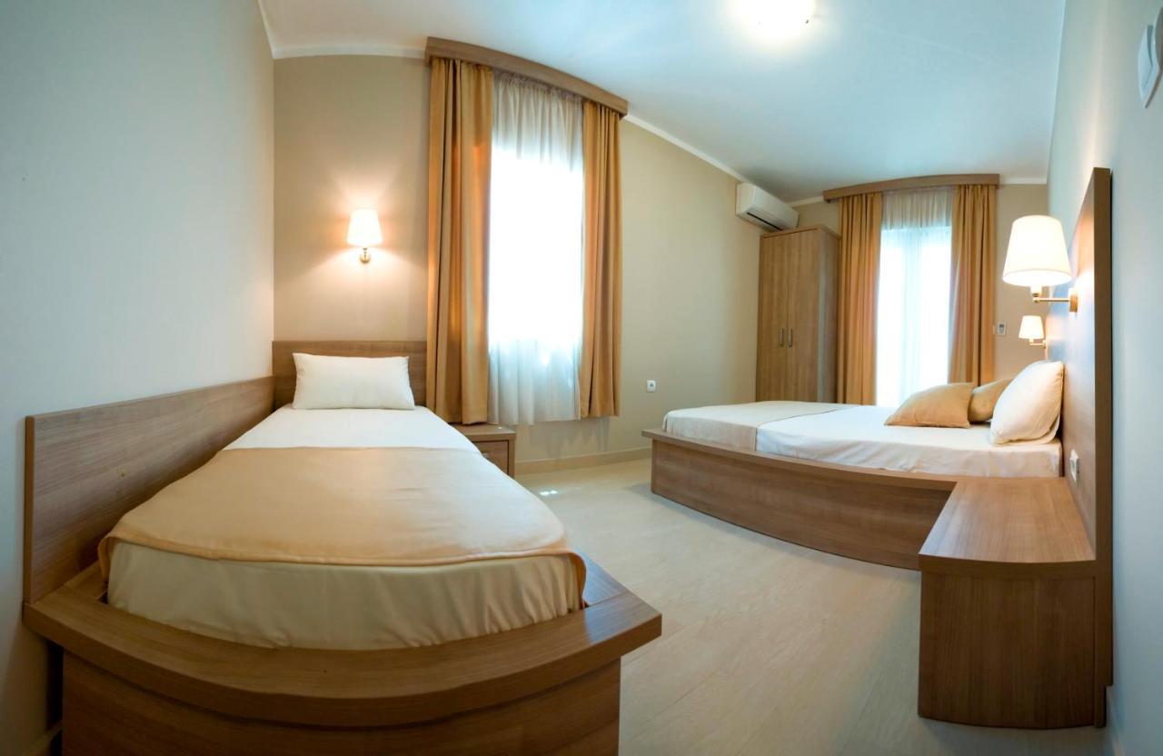 Vila V Lux Apartments Petrovac Exteriör bild