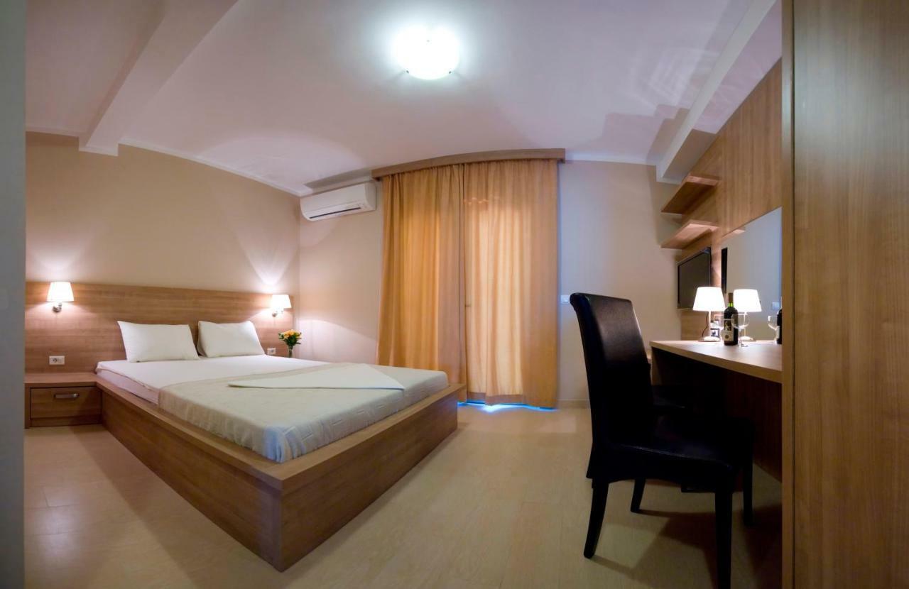 Vila V Lux Apartments Petrovac Exteriör bild