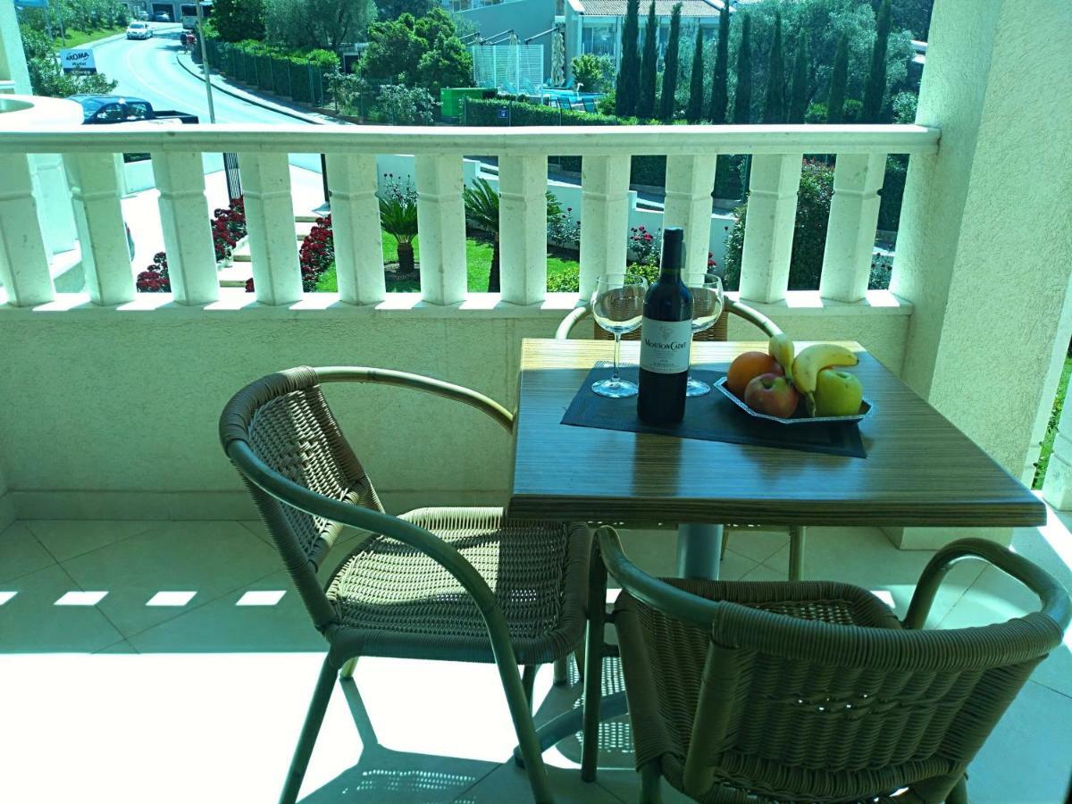 Vila V Lux Apartments Petrovac Exteriör bild