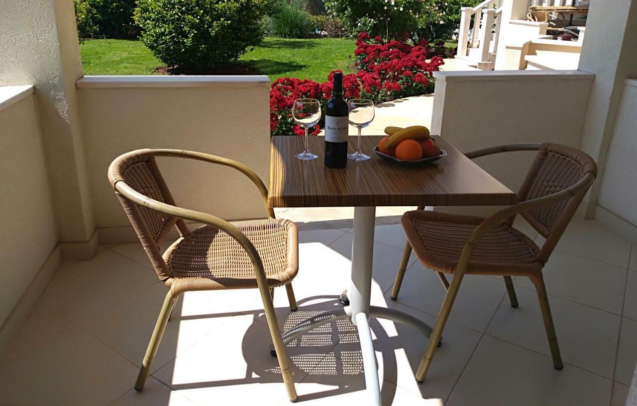 Vila V Lux Apartments Petrovac Exteriör bild