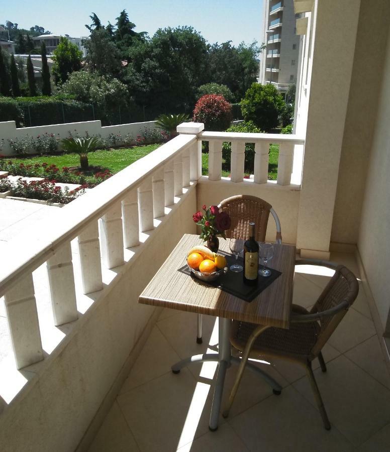 Vila V Lux Apartments Petrovac Exteriör bild