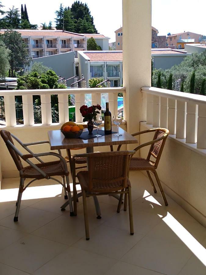 Vila V Lux Apartments Petrovac Exteriör bild
